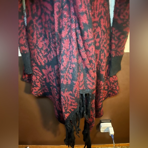 Red and black cárdigan - Picture 3 of 4